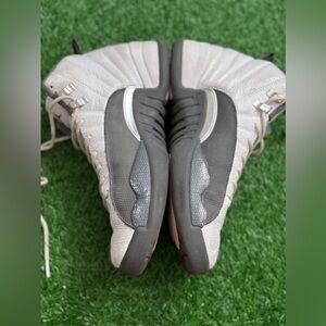 Jordan 12 Retro
White Dark GreySize 9.5‎